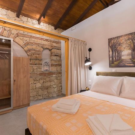 Casa Leone, Cosy Apartment Overlooking The Square Spilion Luaran gambar