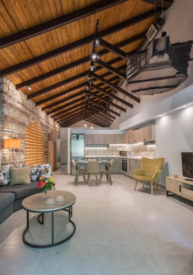 Casa Leone, Cosy Apartment Overlooking The Square Spilion Luaran gambar