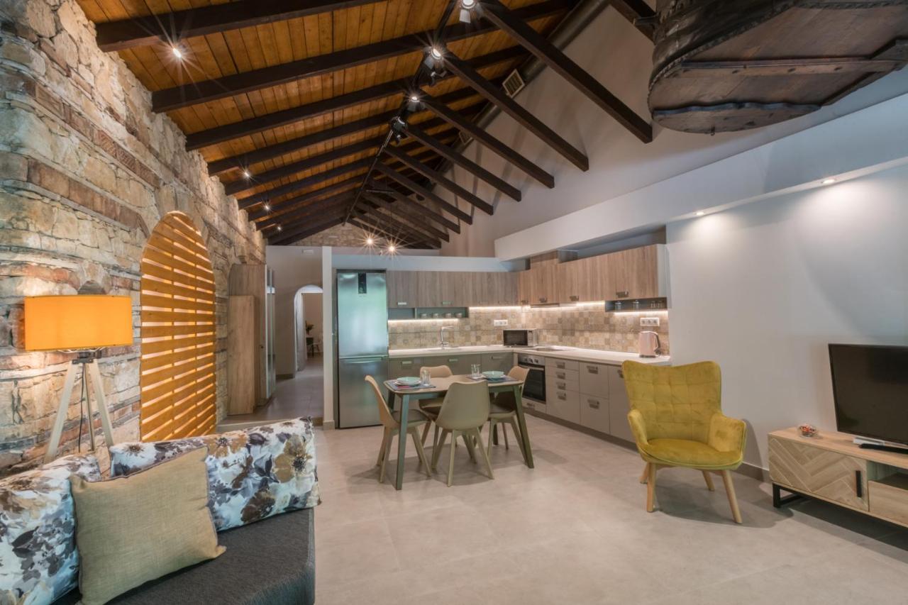 Casa Leone, Cosy Apartment Overlooking The Square Spilion Luaran gambar